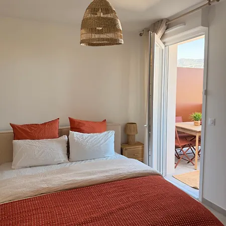 - Neuf, Equipe Apartment